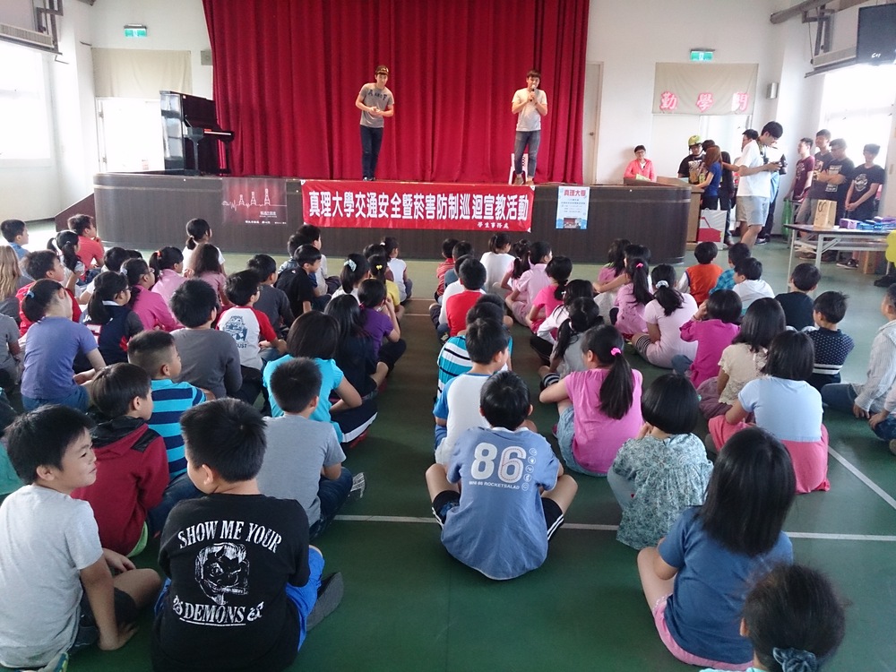 103下至文化國小實施交通安全及春暉教育宣教圖片