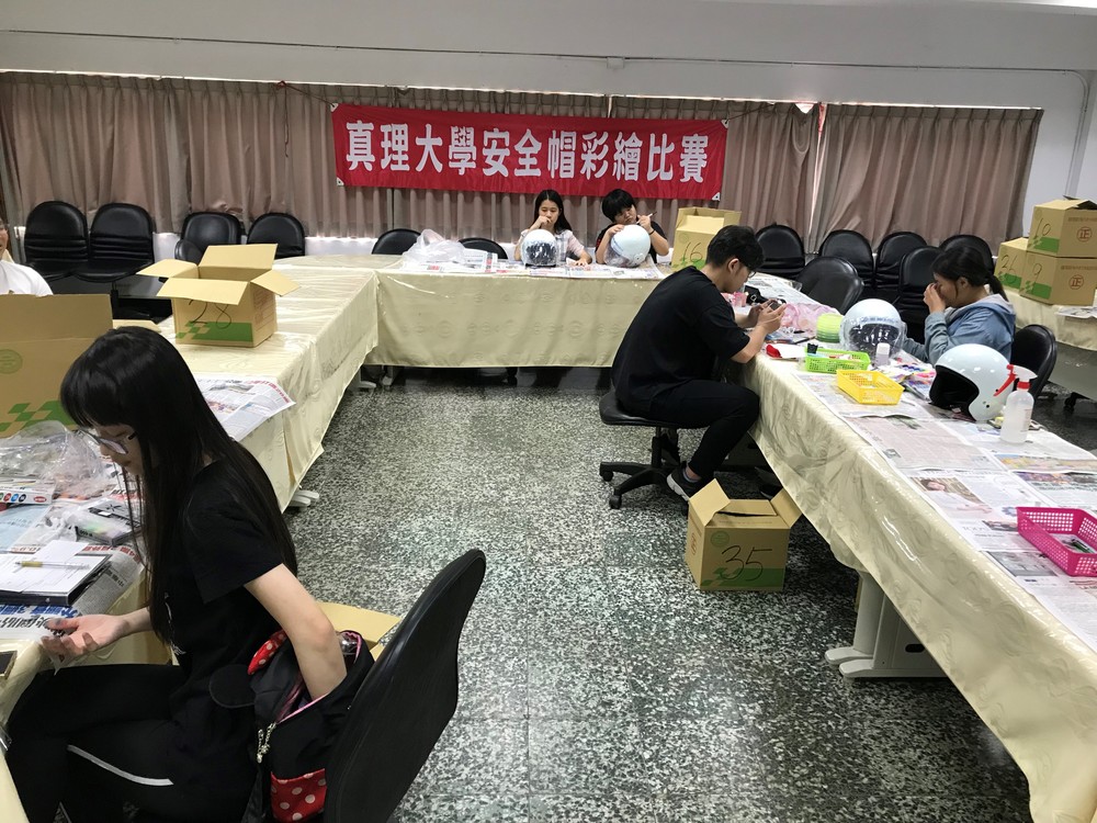 同學努力創作圖片