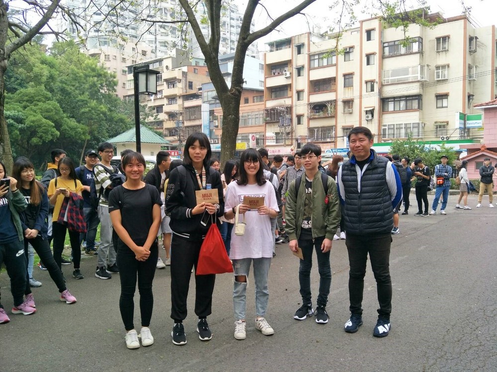 講師頒發有獎徵答獎品圖片